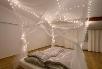 Apartament z jacuzzi has rooms with a private hot tub