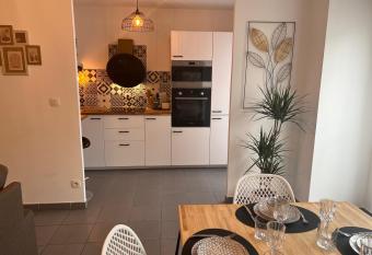 Snug & Cosy proche gare PartDieu, acc  s facile a  roport et Eurexpo has Balcony rooms