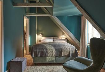 Landhaus Jenischpark has Balcony rooms