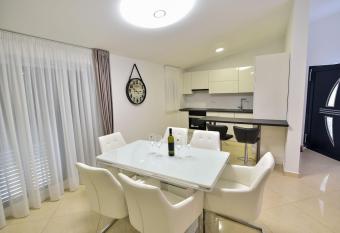 Apartments Sana has Balcony rooms