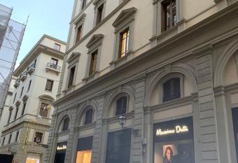 Hard Rock Duomo Florence has Smoking rooms