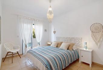 Villa Delsue has Balcony rooms