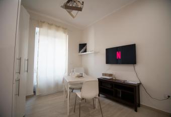 Wi-Fi & NETFLIX - Luxe Suite nel Cuore di Salerno allows 18 year olds to book a room