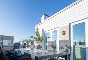 cloud nine allows 18 year olds to book a room