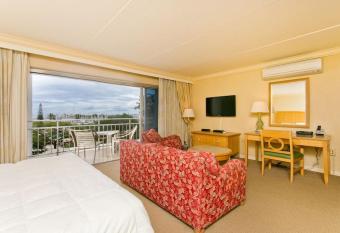 Ilikai Apt 302 - Newly Renovated Studio with Breathtaking Ocean & Harbor Views Modern Updates September 2025 allows 18 year olds to book a room
