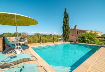 Villa Can Lloret has Balcony rooms