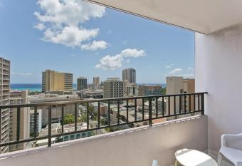 Royal Kuhio 1812 - 1BR with partial ocean view in the Heart of Waikiki with Free Parking! allows 18 year olds to book a room