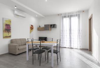 Street Angel has Balcony rooms