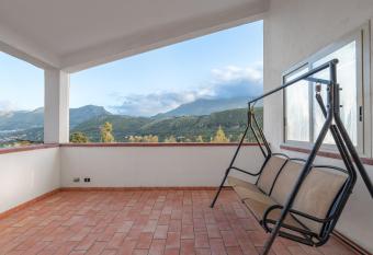 Appartamento in Villa Marlory has Balcony rooms
