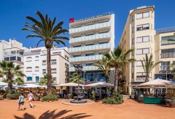 URH Excelsior has Balcony rooms