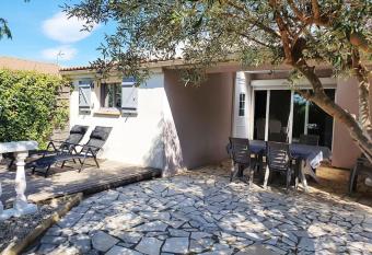 Pavillon 3 chambres dans r  sidence avec piscine has Balcony rooms