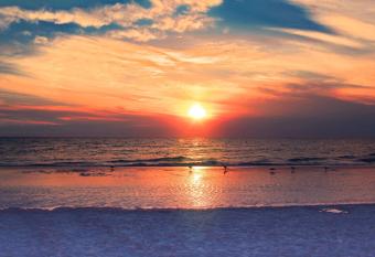 Treasure Island Beach Retreat N Sleeps UpTo 6 has Balcony rooms