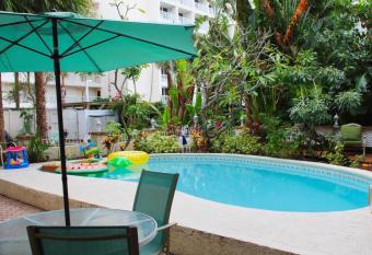 Treasure Island Beach Retreat Sleeps Up To 8 has Balcony rooms