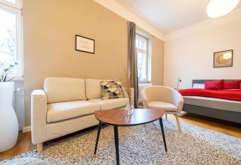 FHRE Premium Apartments D7 Weimar 3 Bedroom has Balcony rooms