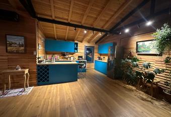 Eco Saguramo Chalet has rooms with a private hot tub