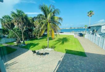 Historic Downtown Pass A Grille Beach15K Sq Ft! has Balcony rooms