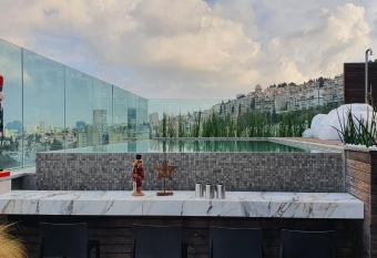 Infinity sea view pool - 4 bedrooms Luxury Penthouse has Balcony rooms