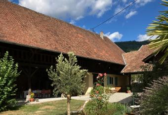 G  te du Hibou - jolie d  pendance sur verger allows 18 year olds to book a room