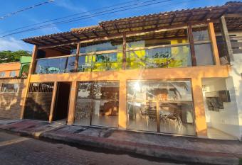 Frente para o Mar praia de UBU has Smoking rooms