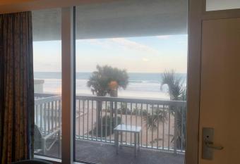 The Conch Shell Oceanfront Condo has Balcony rooms