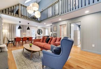 NEW! Cozy Pocono Retreat, Hot Tub, Ski, Fireplace has rooms with a private hot tub