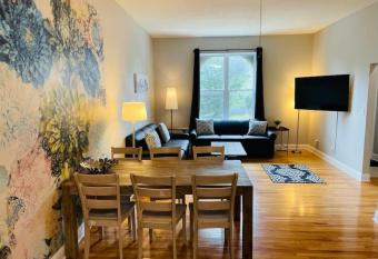 51 - 2bed 1bath Sleeps 6 W Parking - The Grove - Walk Everywhere allows 18 year olds to book a room