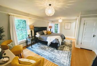 Monteith Hideaway in Downtown Monteith District has Balcony rooms