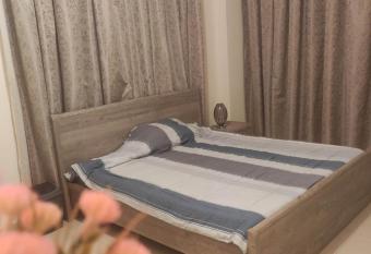 Beautiful Master Bedroom in shared apartment allows 18 year olds to book a room