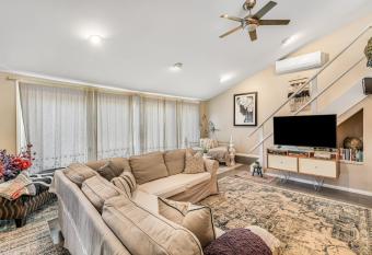 The Malibu Retreat - Guest House has Balcony rooms