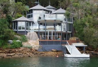 Cottage Point - Cowanwaters - Waterfront house has Balcony rooms