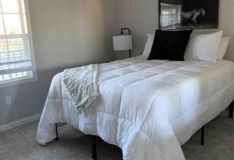 Fireplace5min*Guilford College*Gym*200Mbps*Pool has Balcony rooms