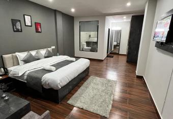 THE GETAWAY has Balcony rooms