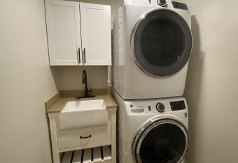 Upscale Palm Valley Condo-Acrisure Arena 4mi-El Paseo 6mi-Club Privileges Golf, Tennis, Pickleball has rooms with a private hot tub