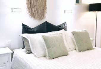 Mccrae Beach Haven House has Balcony rooms