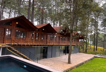 PINE TREE Hotel Boutique & Caba  as allows 18 year olds to book a room