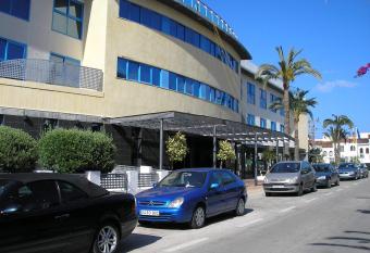 Hotel Rober Palas allows 18 year olds to book a room