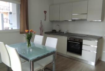 Sweet Riva Home has Balcony rooms