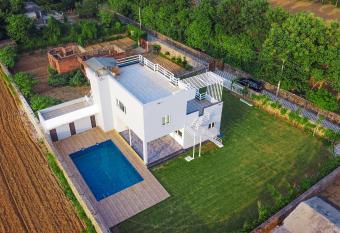 Divyleela Resort has Smoking rooms