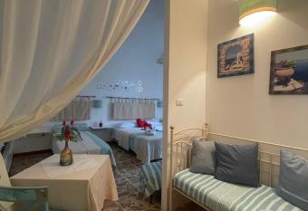 Guesthouse Vittorina   s Home has Smoking/Balcony rooms