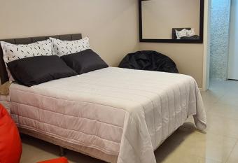 Hospedagem Almirante has Smoking/Balcony rooms