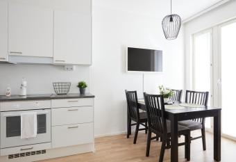 New apartment w/WiFi & car park has Balcony rooms