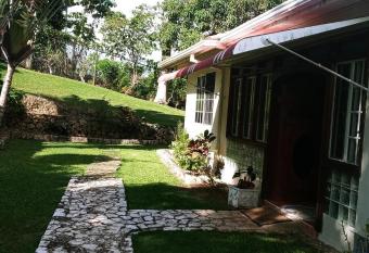 Jericho villa guest house allows 18 year olds to book a room