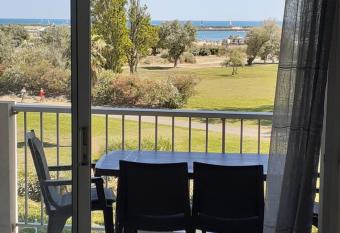 Amoureva E27, Vue mer, clim, piscine, parking has Balcony rooms