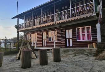 Siniolchu Resort has Balcony rooms