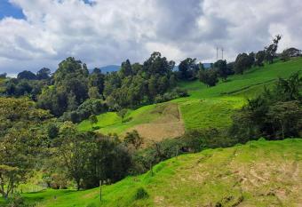 Casa de campo en la v  a de Medellin a San Pedro. has Balcony rooms