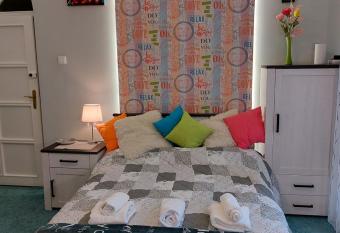 Summer House emeleti szoba allows 18 year olds to book a room