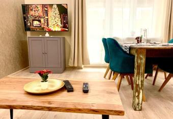 Brand New, Design Apartment JoJo, OldTown, Balcony allows 18 year olds to book a room