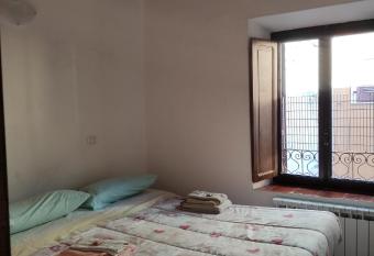 Il ristoro del viandante allows 18 year olds to book a room