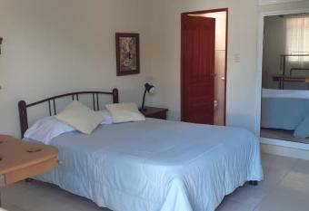 Habitaci  n Hogare  a allows 18 year olds to book a room