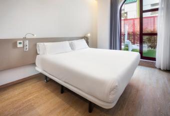 B&B HOTEL Madrid Fuenlabrada has Balcony rooms
